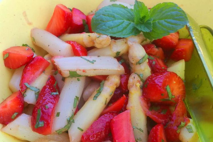 Erdbeer-Spargel-Salat