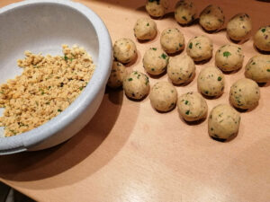 Falafelteig und Bällchen